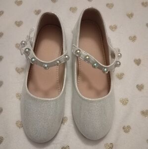 10/$40 *NWOT* SHEIN Girl's Dress Shoes with Pearl Accents